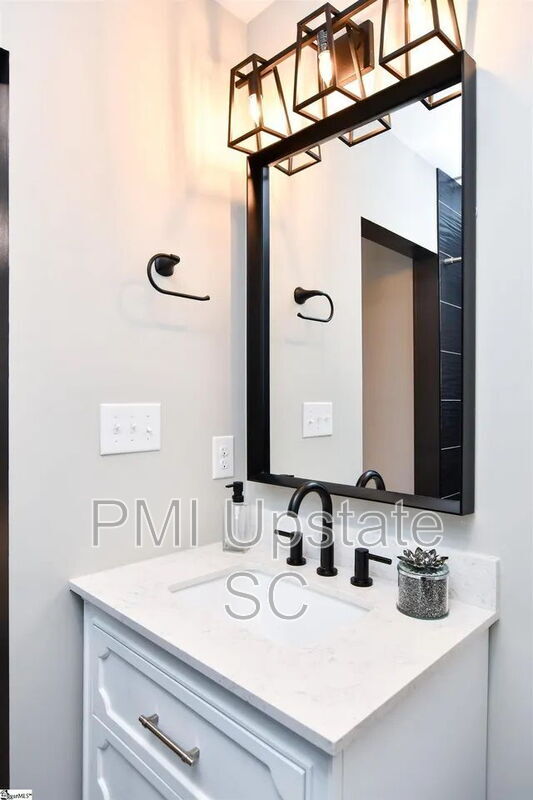 Building Photo - 105 McMakin Dr