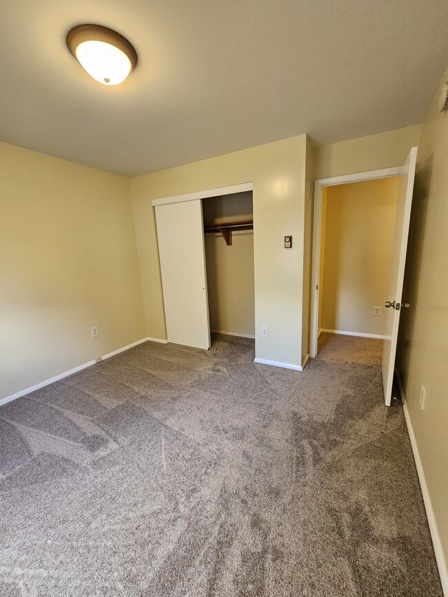 Building Photo - 100 Kuhns Ln