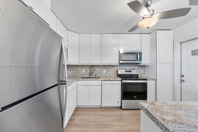 Building Photo - 3111 NE 51st St