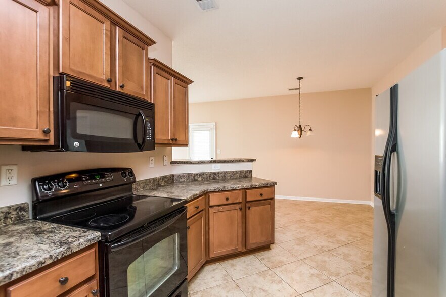 Building Photo - 5774 Bedford Loop E