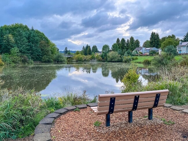 Building Photo - Spacious 2467 sq ft 4 Bedroom 2.5 Bath hom...