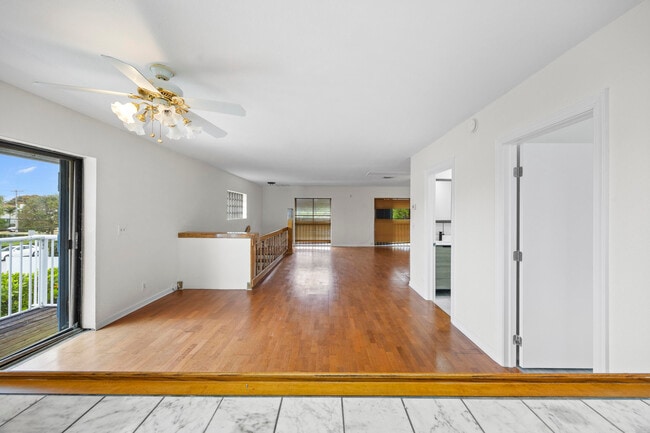 Building Photo - 1828 N Palmway