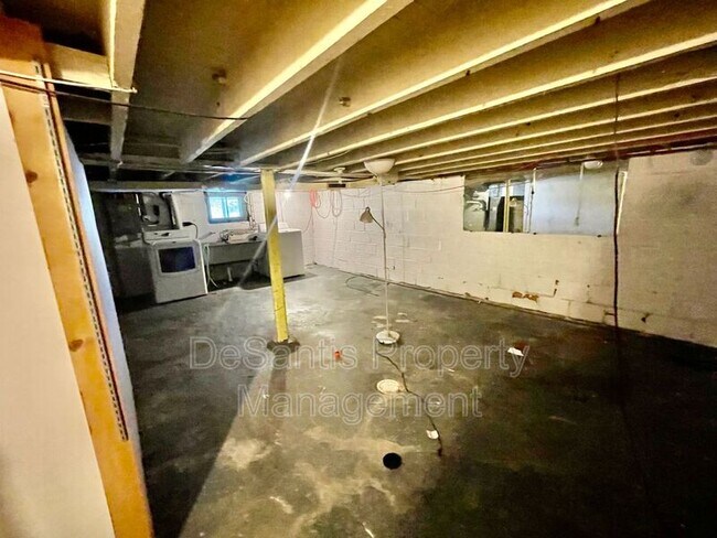 Building Photo - 425 Mt Vernon Ave