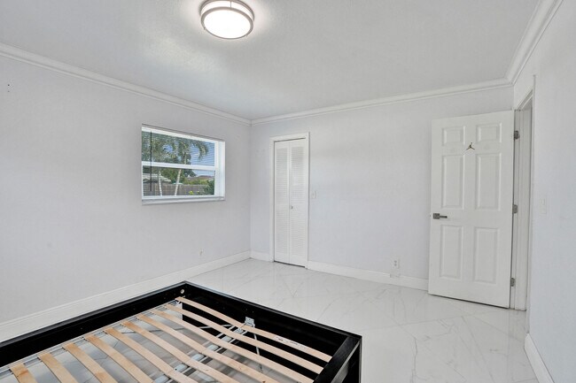 Building Photo - 855 NW 80th Terrace