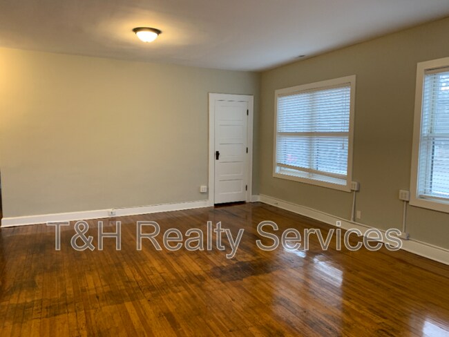 Building Photo - 4842 N College Ave
