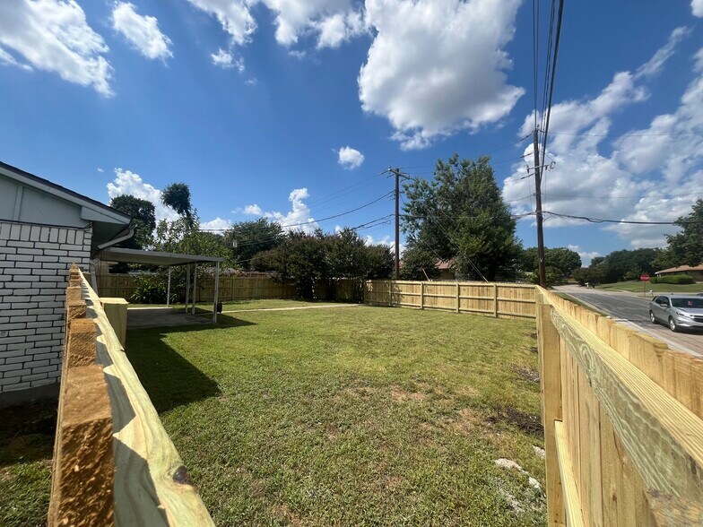 Building Photo - 7101 Christie Ln