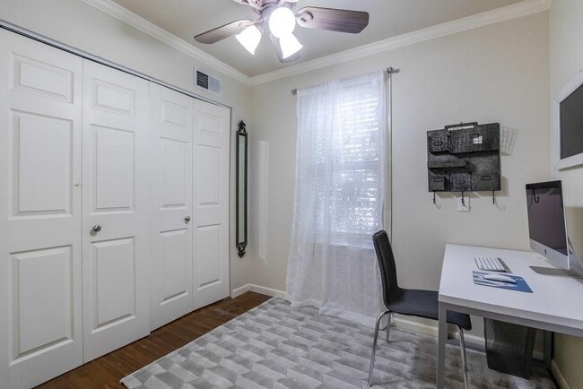 Building Photo - 2404 Thornton Rd