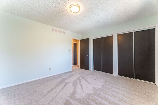 Building Photo - 954 S Miller St