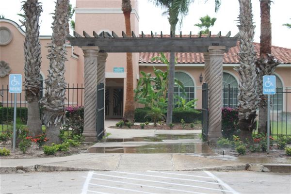 Building Photo - 100 La Herencia