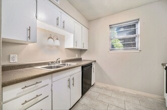 Building Photo - Crysler East