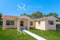 Building Photo - Enjoy one-level living at its best