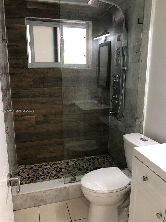 Building Photo - 944 Meridian Ave