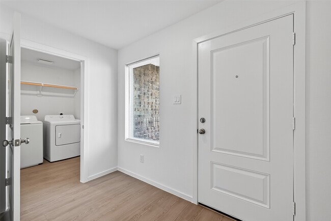 Building Photo - 18510 Autumn Hts Ln