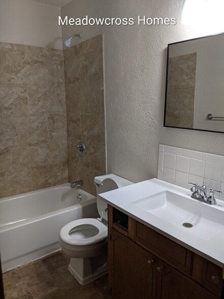 Building Photo - 2906 N River Ter