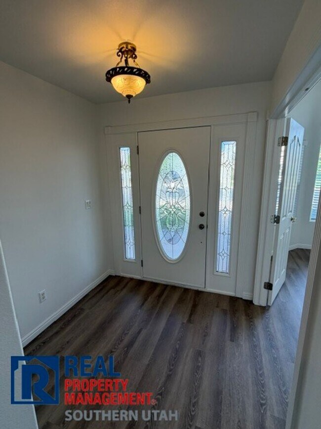 Building Photo - Single Family Home in River Ridge