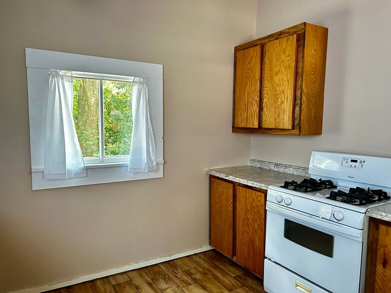 Building Photo - 208-A N Division St