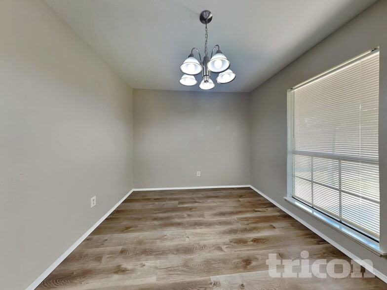 Building Photo - 2806 Quail Run Dr