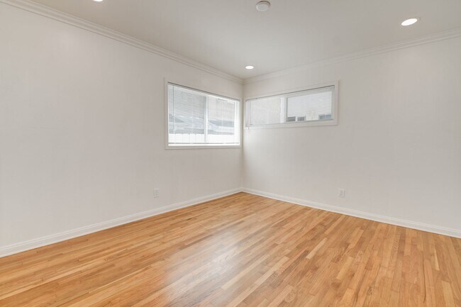 Building Photo - 3 Bedroom House in the Heart of Pacific Be...