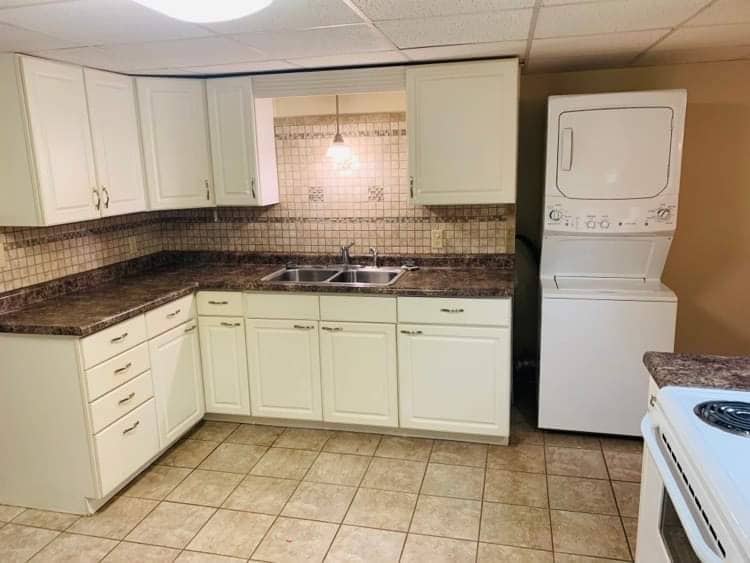 Unit shows washer/dryer, but only hook ups are available - 114 N C St