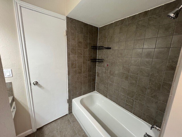 Building Photo - 18734 Wood Glen Ln