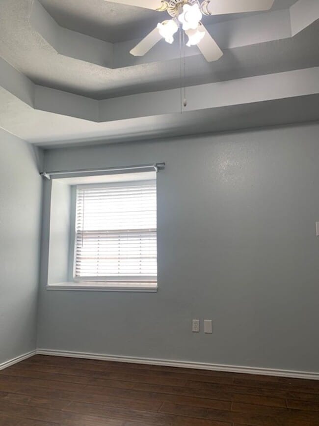 Building Photo - Big lot- Cute 2/1 duplex! Burleson