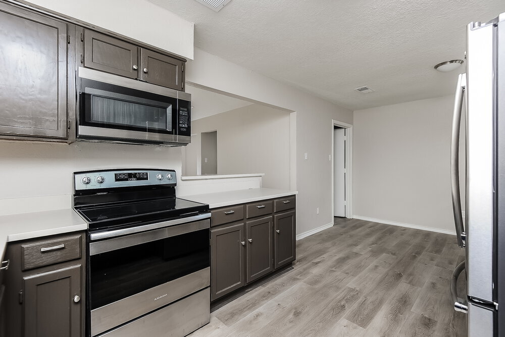 Building Photo - 2609 S Meadow Dr