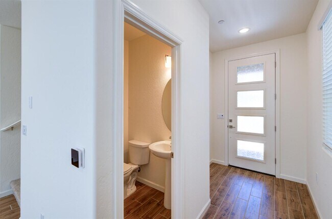 Building Photo - 1498 Vintage Ln