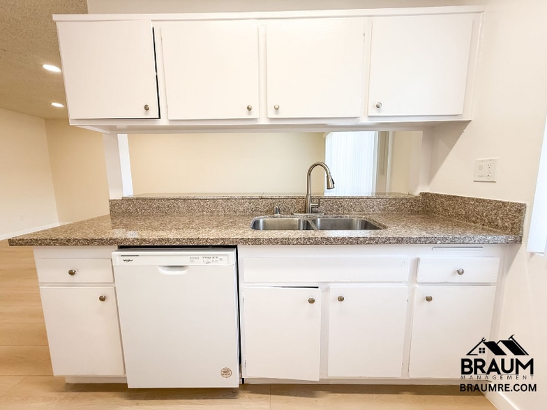 Building Photo - 5461 Kester Ave