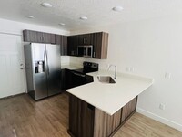 Building Photo - Beautiful new construction town home with ...