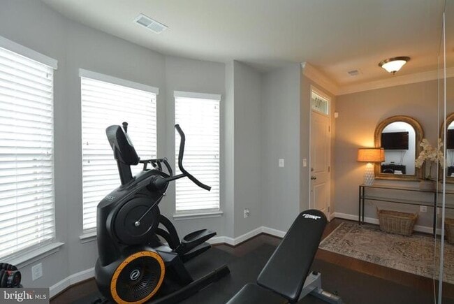 Building Photo - 702 Fair Winds Way