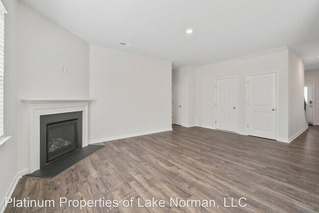 Building Photo - 5 br, 3 bath House - 16116 Trenton Green Lane