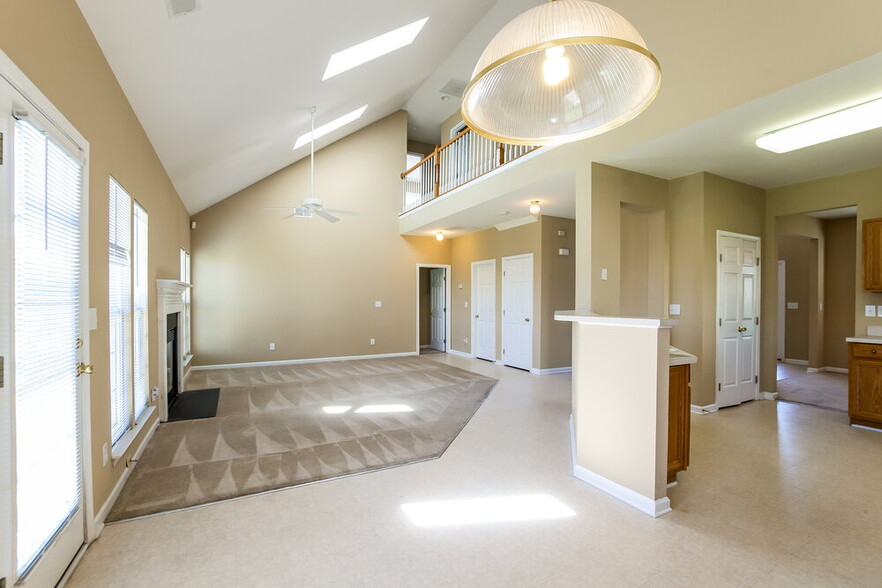 Building Photo - 9908 Spring Park Dr