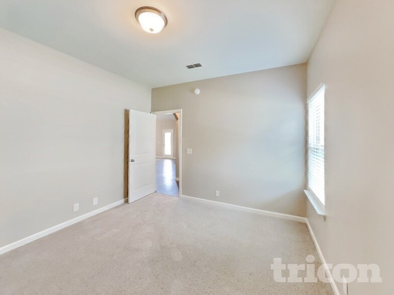 Building Photo - 3316 Pear Blossom Way