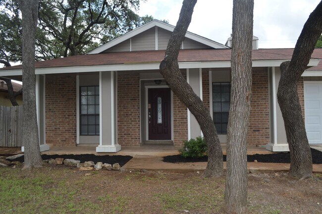 Primary Photo - Gorgeous, Spacious 4 bed 2 bath