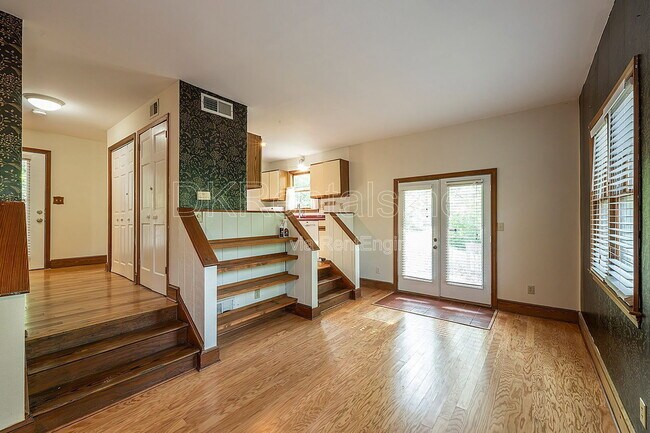 Building Photo - 425 Ansley St