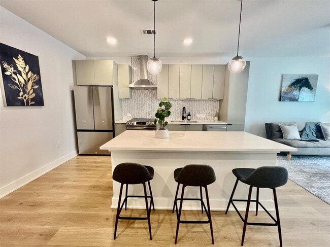 Building Photo - 2500 Longview St