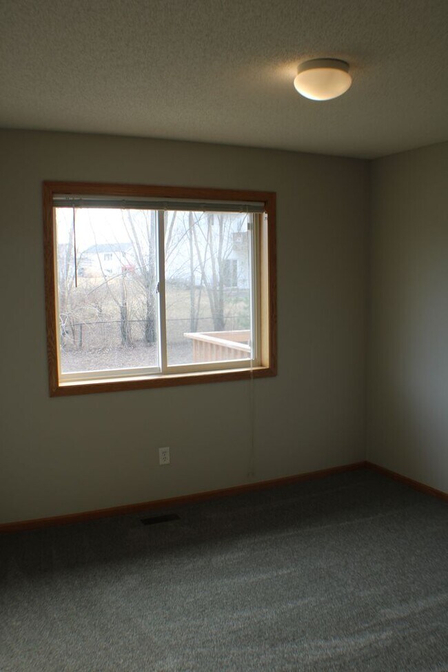 Building Photo - Three bed 2 bath townhome $1750/mo.