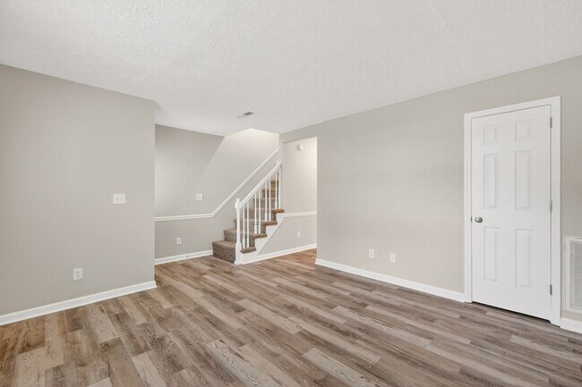 Building Photo - 601 E Grundy St