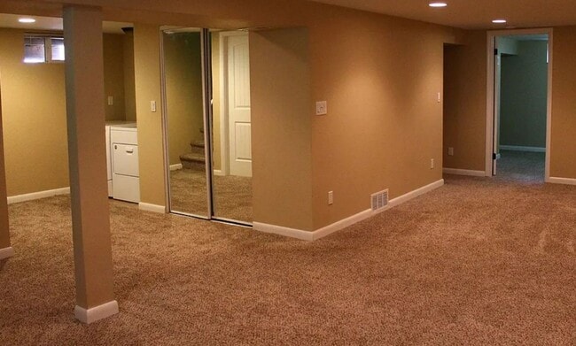 Building Photo - 5-bedroom, 2-bathroom home located in the heart of Colorado Springs