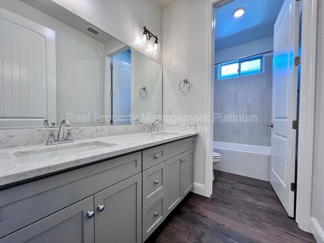 Building Photo - 1436 E Via Albero Dr