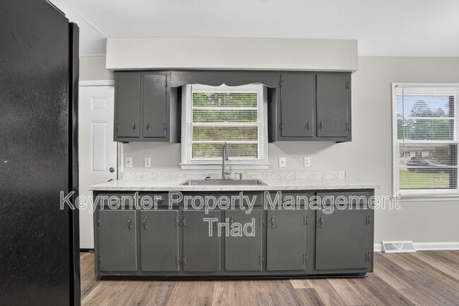 Building Photo - 300 Martingale Dr