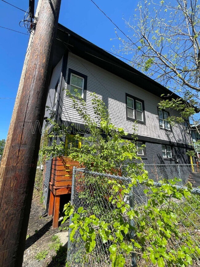 Building Photo - 321 E 31st St