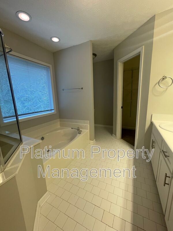 Building Photo - 1020 Twin Brook Ct NW