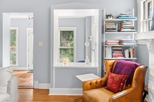 Building Photo - Walk to Hillsboro Village – 24th Ave S Gem!