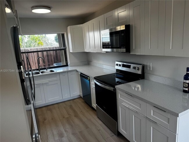 Building Photo - 6532 NW 170th Terrace
