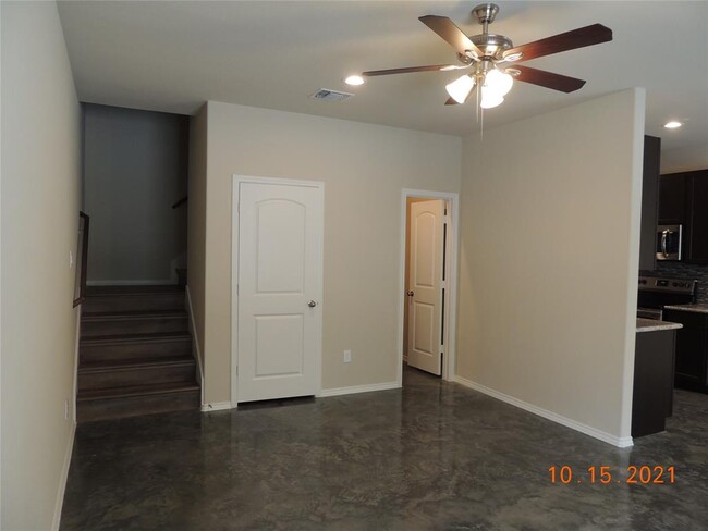 Building Photo - 615 Hayman St
