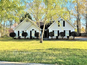 Building Photo - 290 Hunters Chase