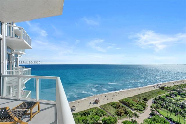 Building Photo - 6515 Collins Ave