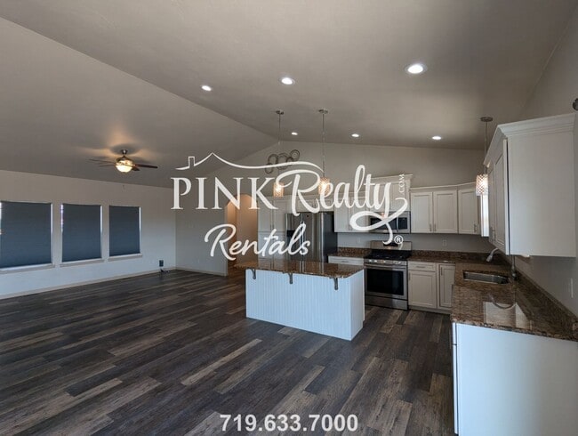 Building Photo - 1325 N Challenger Pl