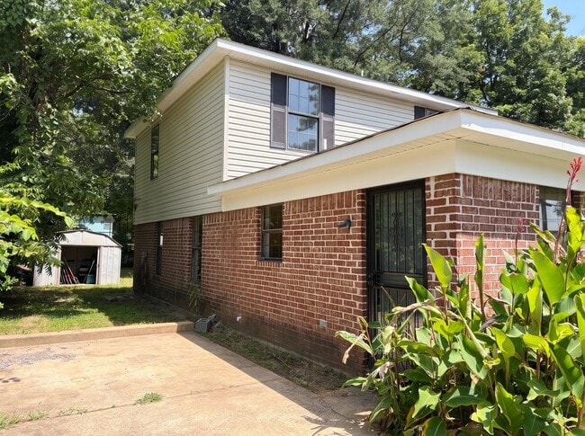 Building Photo - Renovated 4-Bedroom Home with Large Yard – Available for Lease at $1,660/Month
